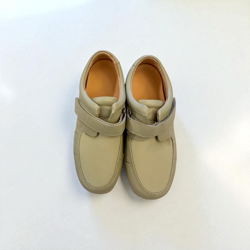 Mt. Emey - size 10 Men's Bunion Shoe by Apis - Beige -